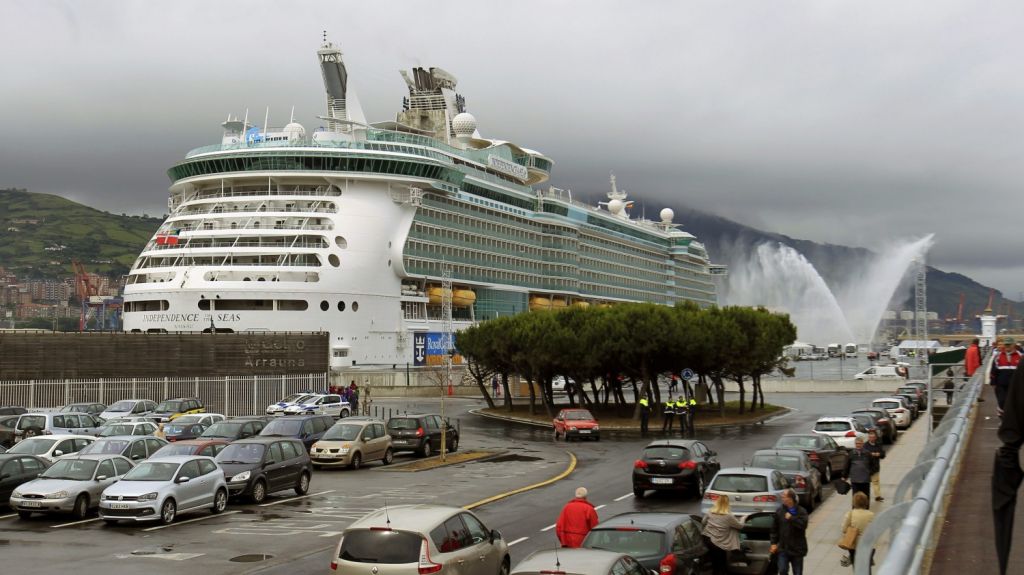 Crucero de Royal Caribbean vuelve a Florida con mÃ¡s de 200 pasajeros enfermos