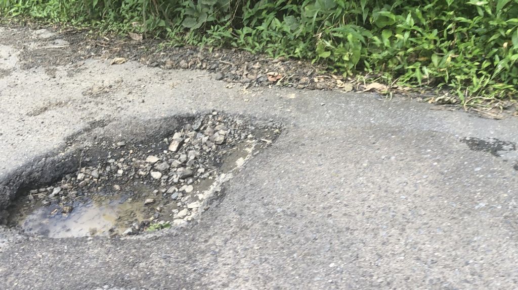 Alcalde de Cayey hace llamado al Gobierno Central por condiciones de carreteras 