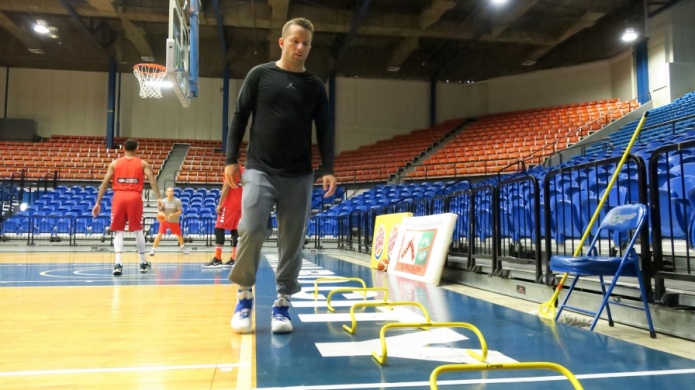 Base boricua JJ Barea entrena fuertemente para prÃ³xima temporada con Dallas