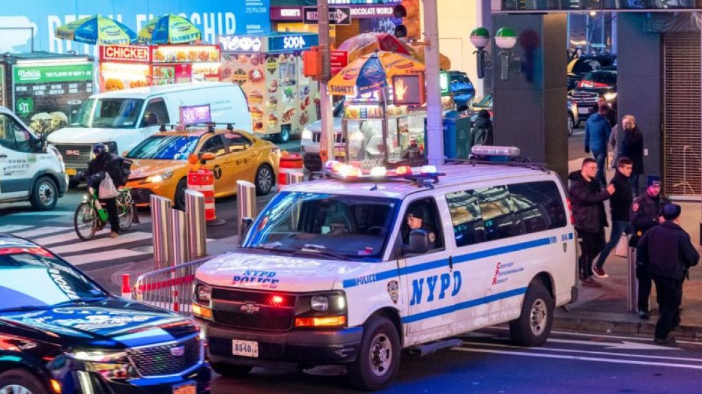  Video adolescente armado de 17 años provoca corre y corre en Times Square, de Nueva York 