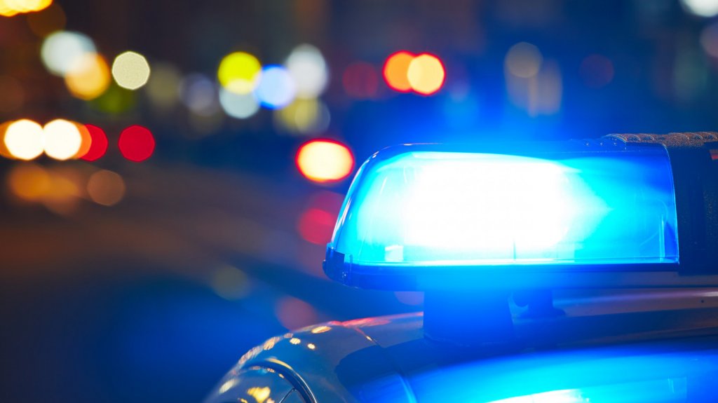  Hurtan 1,560 d&oacute;lares desde un auto estacionado frente a una licorer&iacute;a en Bayam&oacute;n 