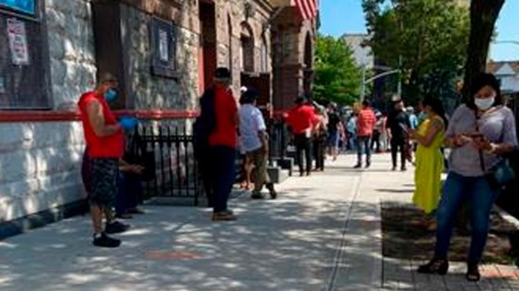  Dominicanos en el Bronx votan masivamente y bajo el protocolo de distanciamiento 