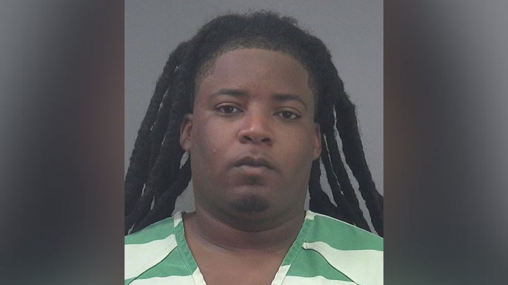  Paga en un restaurante la cuenta de cada cliente excepto uno y por eso lo matan 