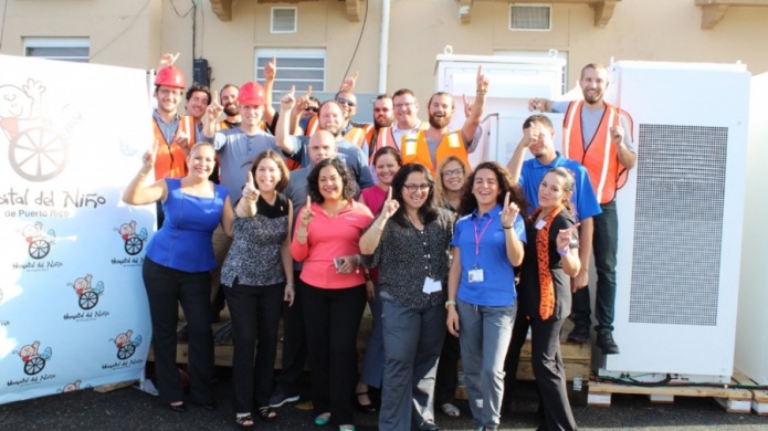 Tesla instala su sistema de energÃ­a solar en el Hospital del niÃ±o en Guaynabo
