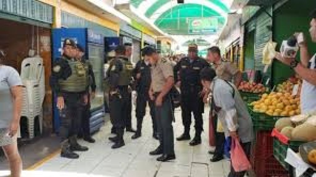  Vea video: Hombre mata a su expareja en un mercado de Per&uacute; 