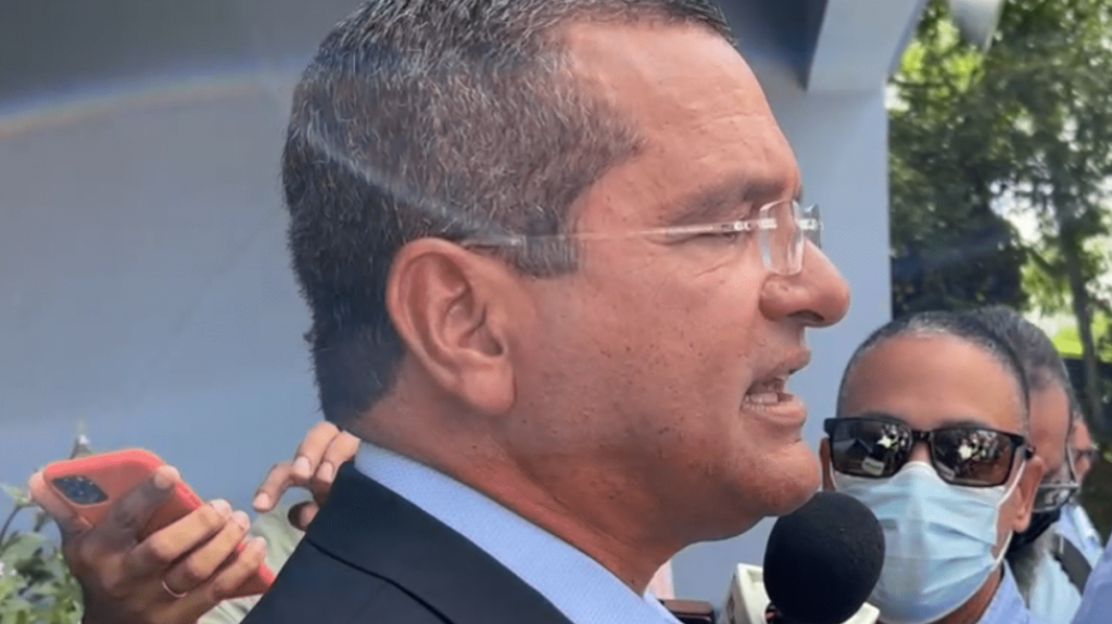  Gobernador muestra sus respetos a manifestantes contra LUMA y condena actos de violencia 