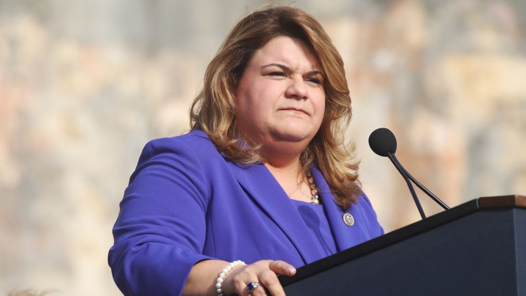  Jenniffer Gonz&aacute;lez anuncia 113 millones de d&oacute;lares en fondos 