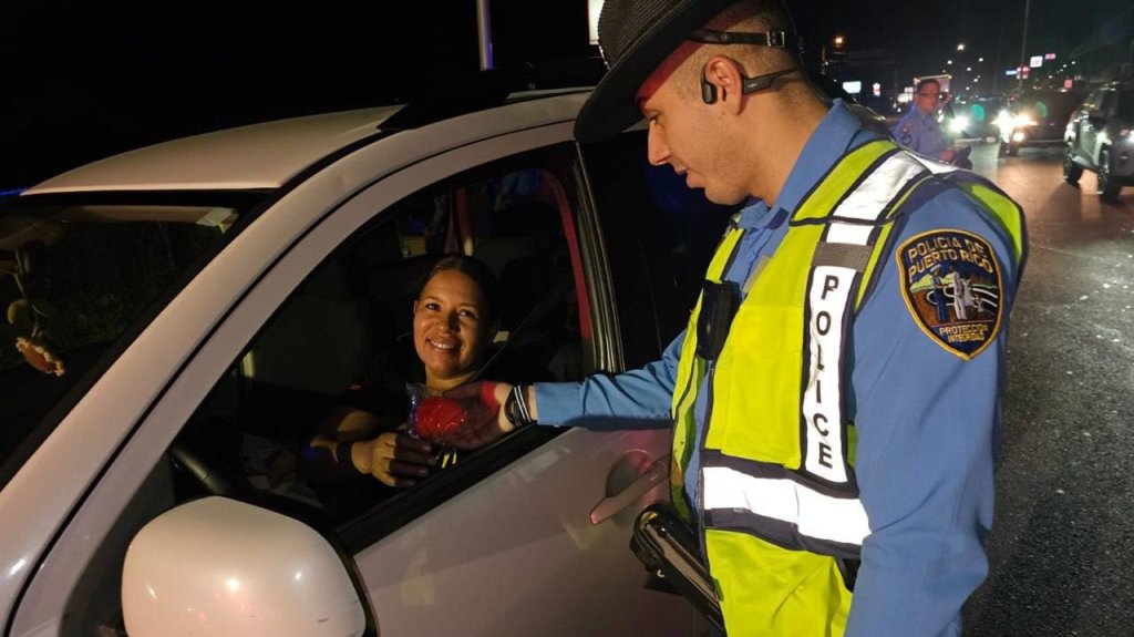 Video: Polic&iacute;a &ldquo;Pilla&rdquo; varios conductores &ldquo;Borrachos&rdquo; Durante bloqueos anoche 