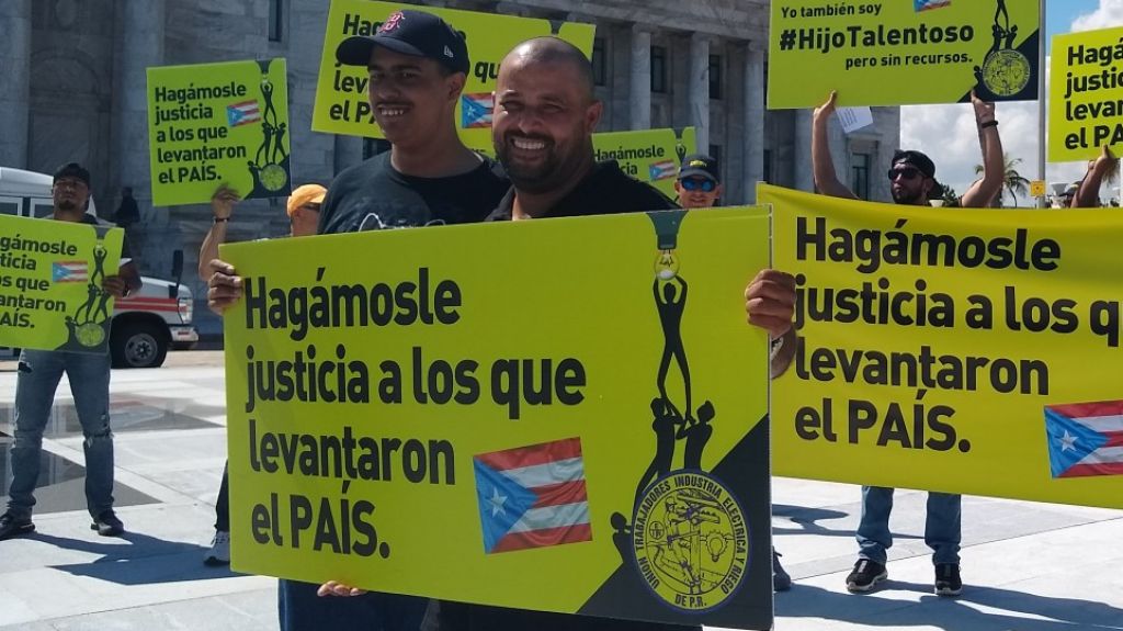  UTIER en campamento en Fortaleza por beneficios celadores 