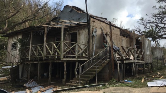 Video: ImpÃ¡ctate momento en que Cesar Sanabria llega a casa de su madre en Guayama y ve que todo estÃ¡ destruido 