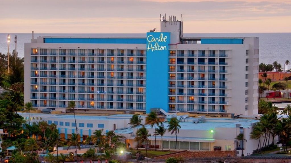  Roban pertenencias a turista mientras disfrutaba de la piscina del hotel Caribe Hilton 