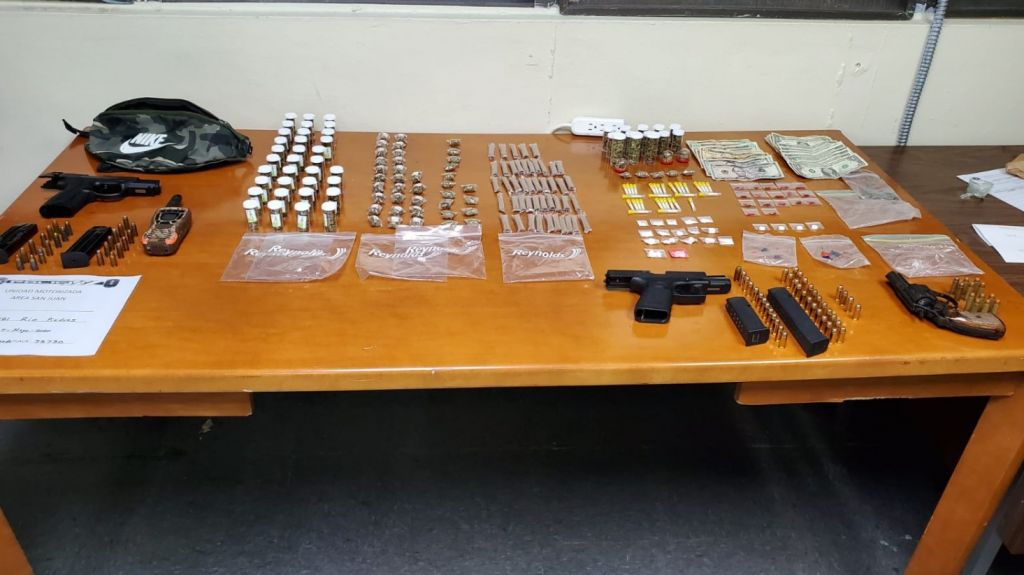  Fotos: Arrestos, drogas y armas durante intervenciones de la polic&iacute;a en el &aacute;rea de San Juan 