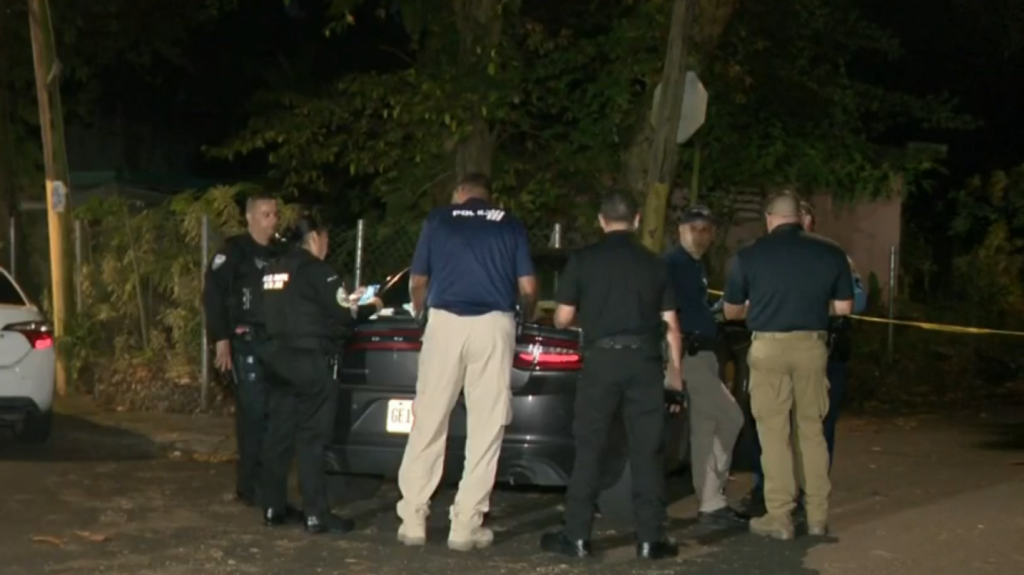  Video: Asesinan dentro de un auto a hombre en Rio Piedras 