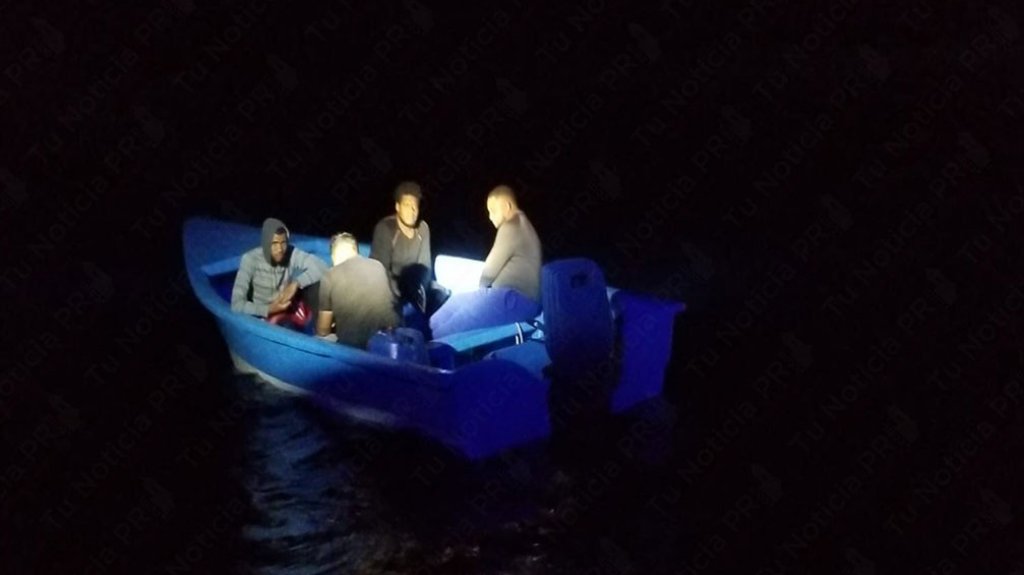  Video: Mar&iacute;tima de A&ntilde;asco Intervienen con 8 dominicanos y les ocupan 19 fardos de coca&iacute;na 