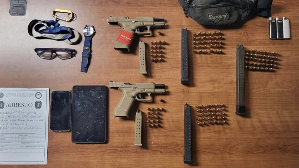  Arrestan a dos que andaban armados en una Vento en Lo&iacute;za 