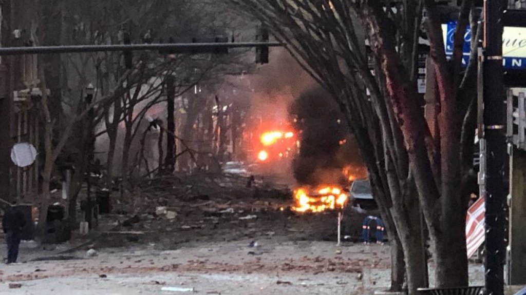  Video:Varios edificios afectados tras explotar un veh&iacute;culo en una calle de Nashville en EE.UU. 