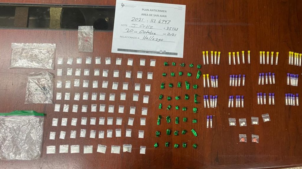  Polic&iacute;as estatales ocupan drogas durante intervenciones en San Juan 