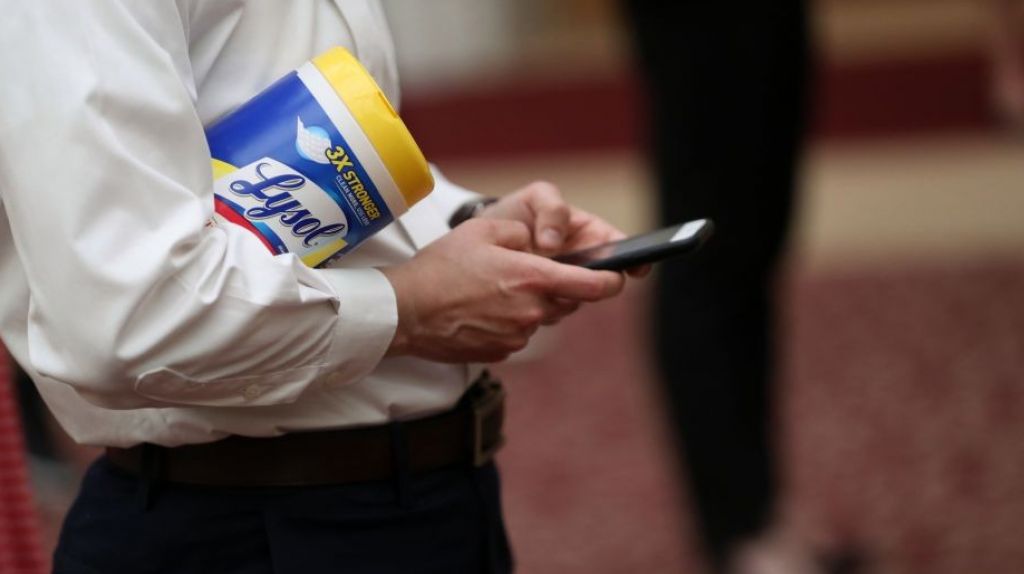  Ciudadanos en NewYork tomaron el consejo &ldquo;broma&rdquo; de Trump y consumieron desinfectantes como Lysol 