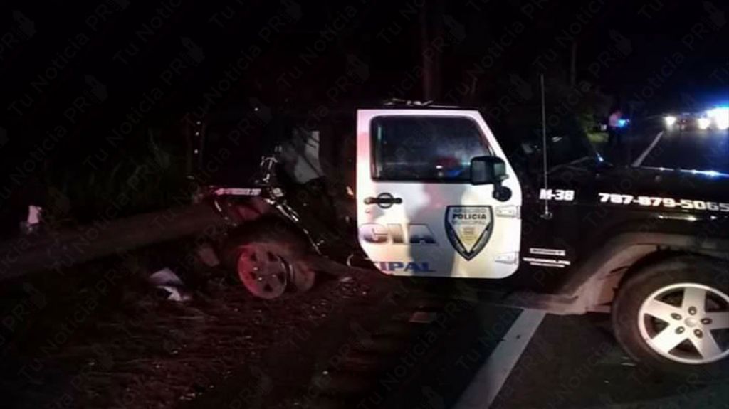  Fotos: Patrulla de la polic&iacute;a en Arecibo provoca accidente grave 