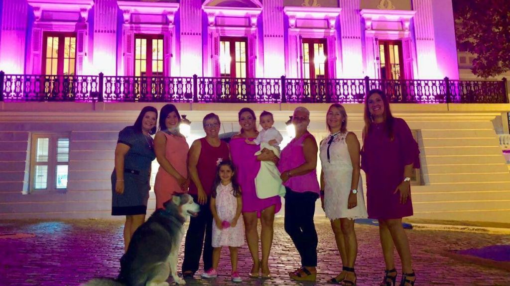  La Fortaleza se ilumina de rosa para concienciar sobre el c&aacute;ncer de mama 