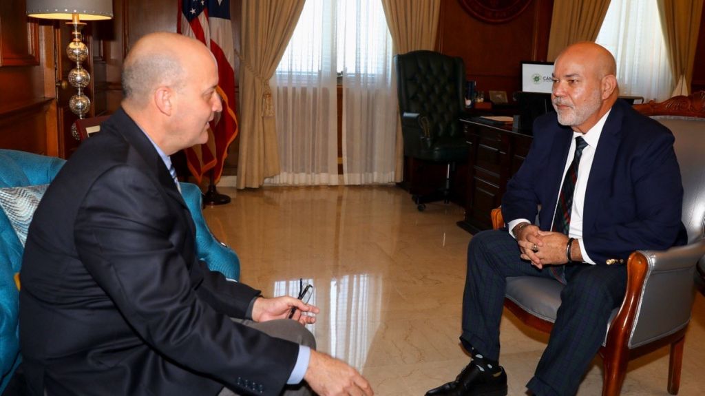  Presidente de la C&aacute;mara discute transici&oacute;n en Departamento Familia 