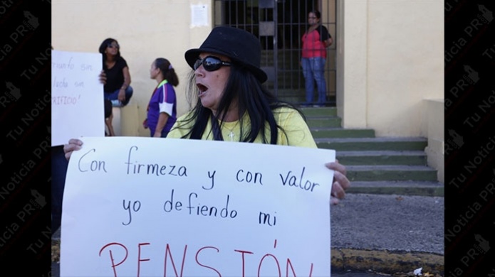 Maestros piden al Gobierno P.Rico desobedecer a Junta sobre reducir pensiones
