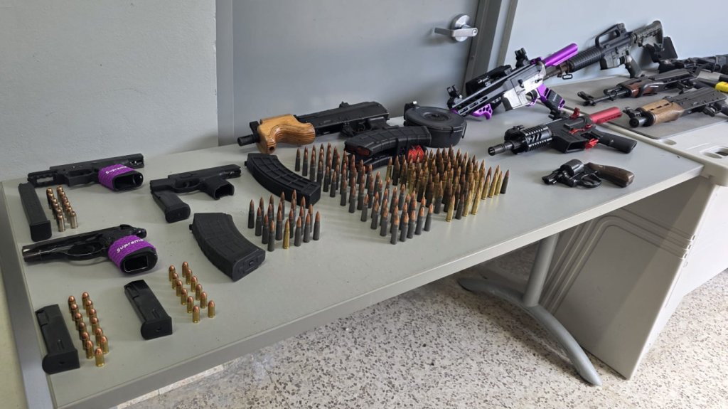  Video: DEA asume custodia tras allanamientos que dejan armas, droga y dos arrestados en R&iacute;o Piedras 