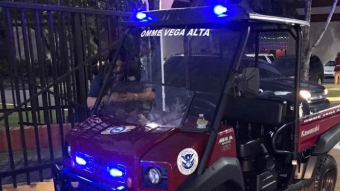 Rescatan dos imprudentes que trataron de cruzar un rio en Vega Alta 