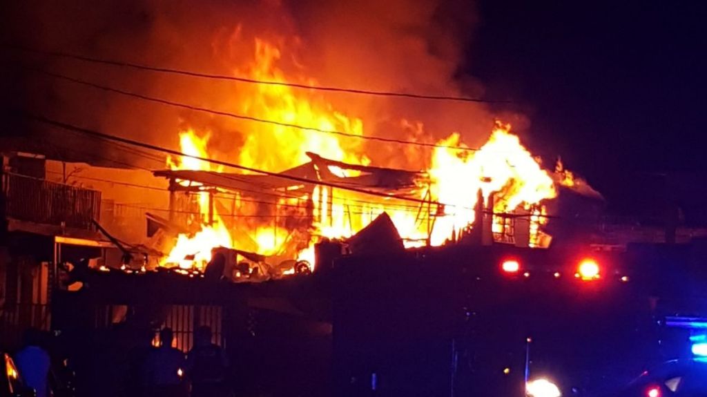  Video: Incendio en residencia de Hato Rey luego que explotara una planta eléctrica 