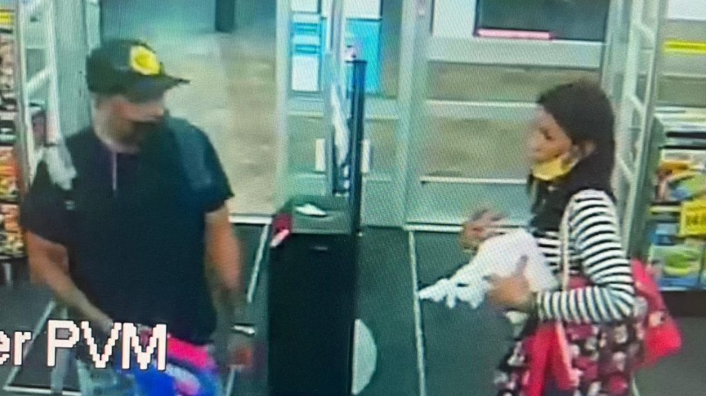  Polic&iacute;a difunde im&aacute;genes de pareja que rob&oacute; en farmacia de Ponce para poder identificarla 