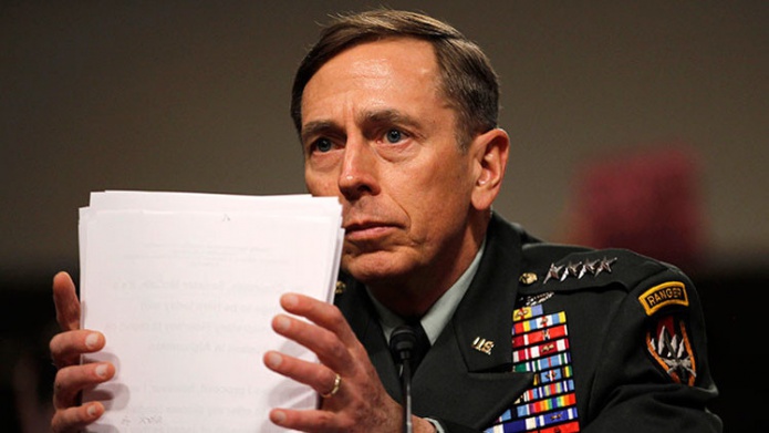 El exdirector de la CIA se declara culpable de mal manejo de materiales secretos