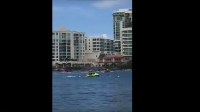 Video: Desorden en el mar, "Jet Ski" ponen en riesgo decenas de baÃ±istas en Laguna del Condado 