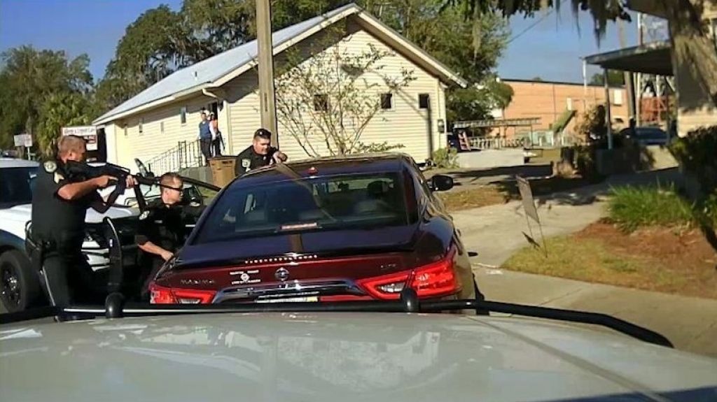 (Video y Fotos): Joven de 13 aÃ±os comete Carjacking a anciana a punta de pistola y se la lleva bajo amenaza