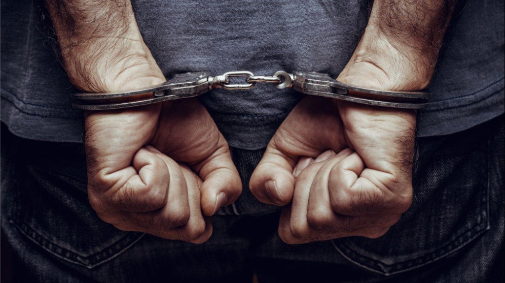  Arrestan en pleno escalamiento a dos j&oacute;venes en Aguadilla 