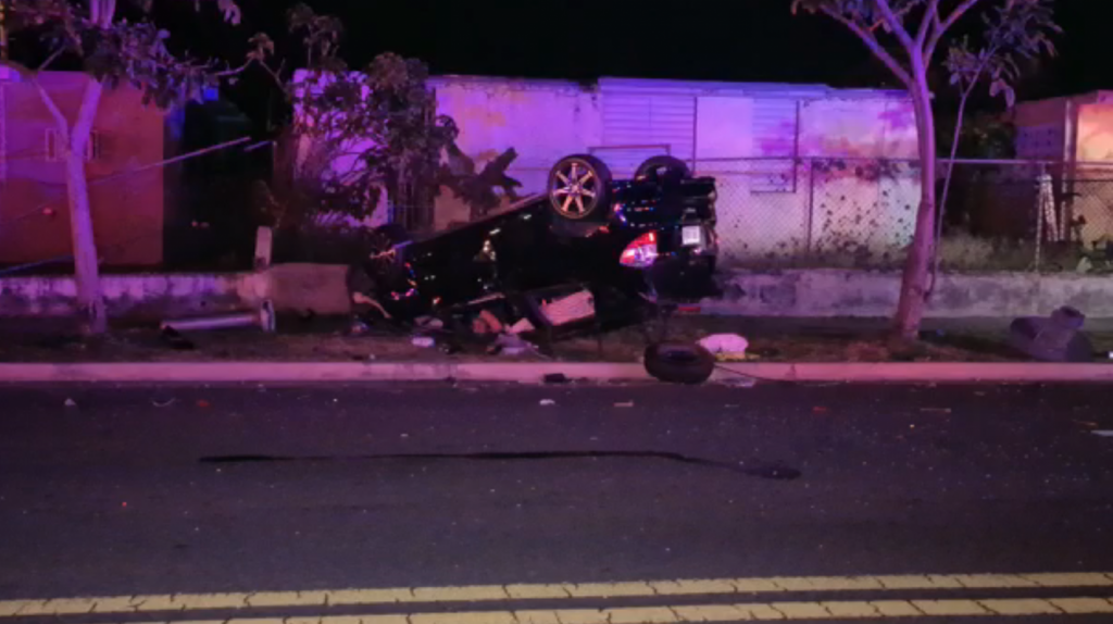  Video: Dos hombres muertos al chocar con un poste y un &aacute;rbol en Carolina 