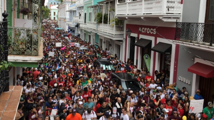 (VÃDEO) Miles marchan en favor de la educaciÃ³n 