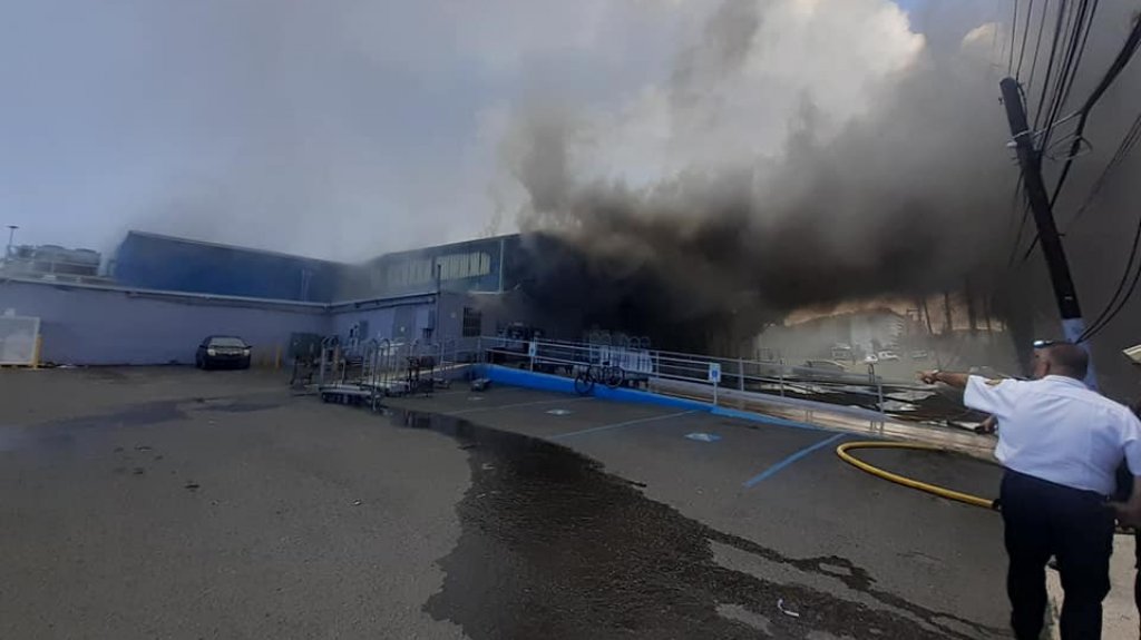  Incendio en un almac&eacute;n de supermercado en Cata&ntilde;o 