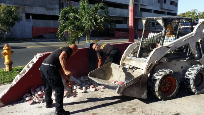 Bomberos arreglan estaciÃ³n por su cuenta.  Â¿Para quÃ© sirve el gobierno?