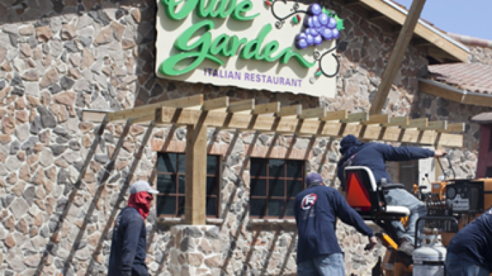 "Tres gatos" en la apertura de Olive Garden "no hay chavos" "Así No Se Puede"