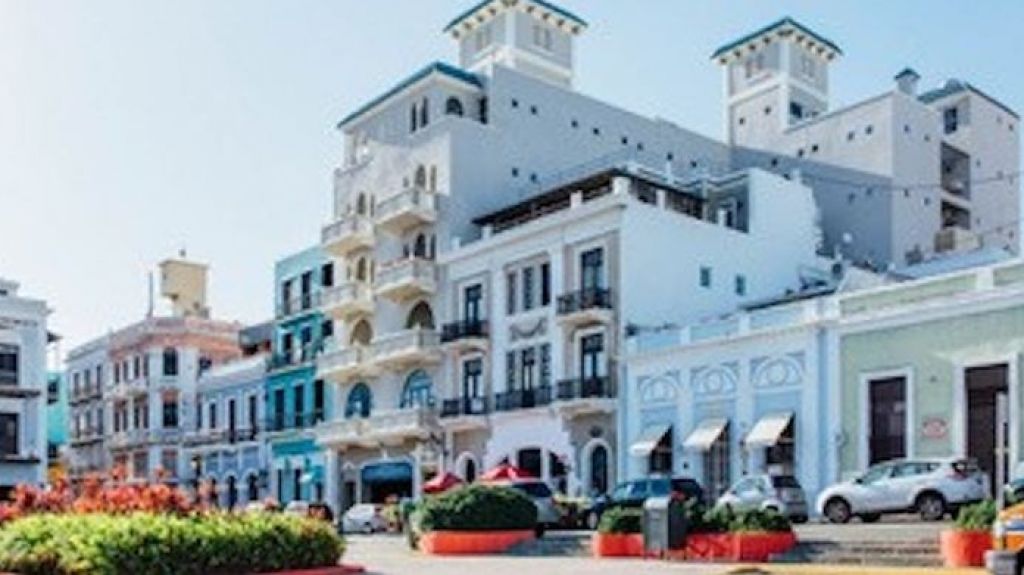  Roban luces solares de la Plaza Col&oacute;n 