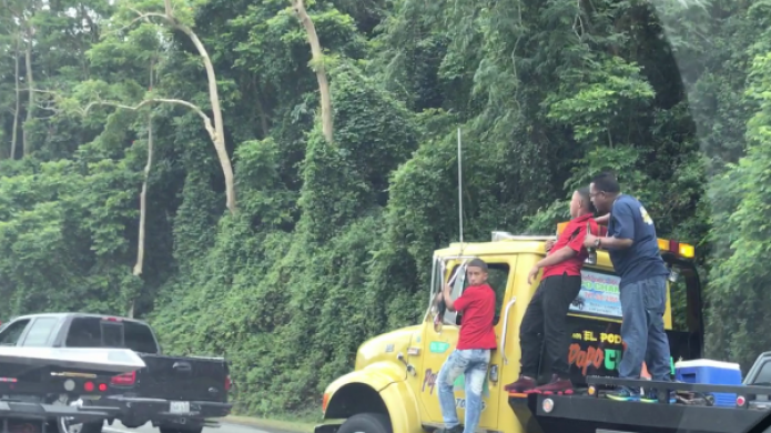 Video: Grueros crean Caos en el expreso 52 hacia Caguas al cerrar el transito 