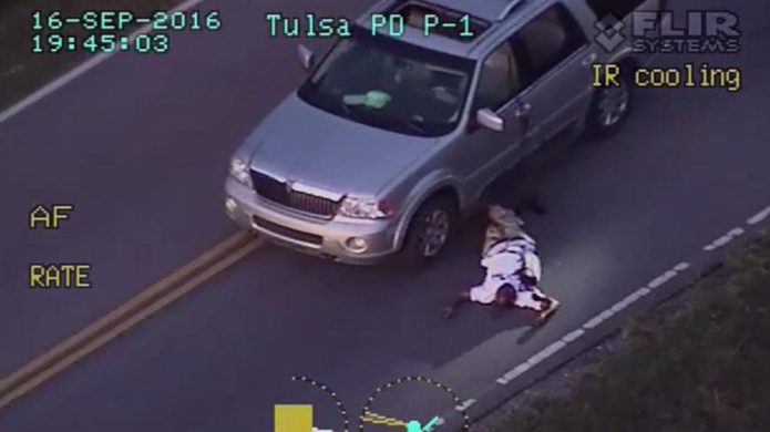 Video: PolicÃ­a en Oklahoma mata a negro desarmado cuyo vehÃ­culo se habÃ­a averiado