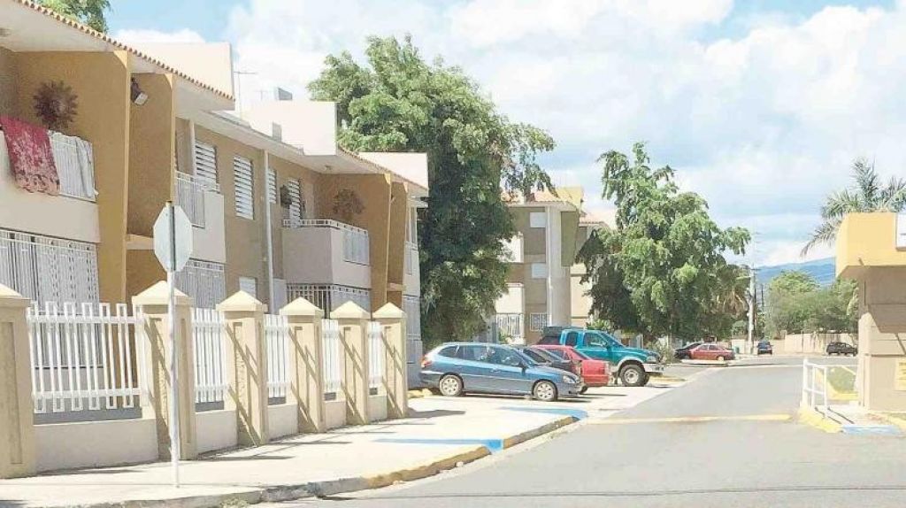Piden al secretario de Vivienda y a la AEE que den prioridad a los residenciales de MayagÃ¼ez