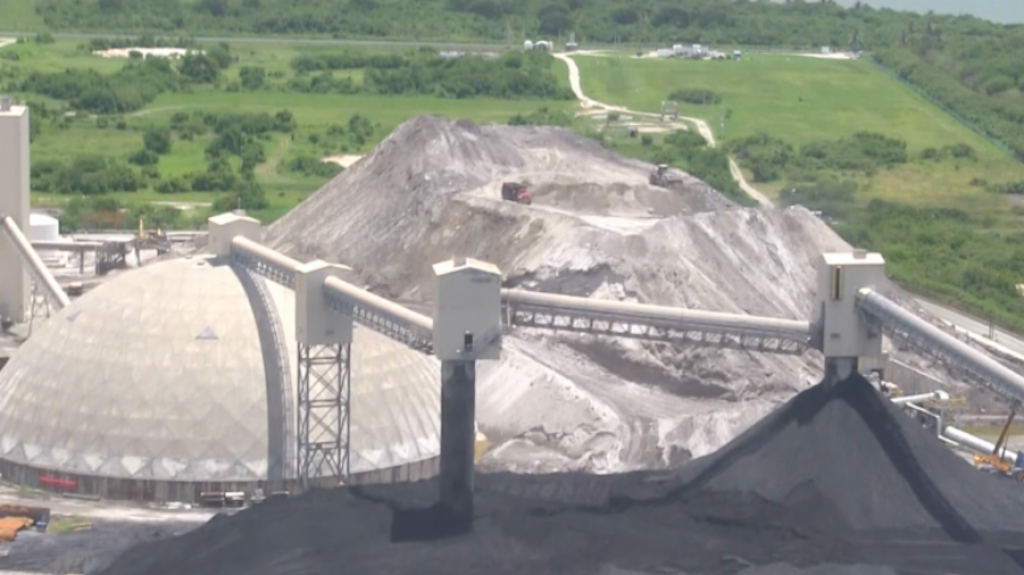  Discutir&aacute;n sobre la quema de carb&oacute;n, la generaci&oacute;n de cenizas, regulaciones, y sus efectos en la salud y el ambiente 