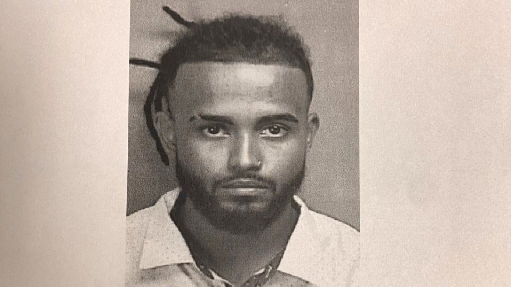  Radican cargos contra sujeto que supuestamente caus&oacute; muerte a motorista y huy&oacute; del lugar en Bayam&oacute;n 