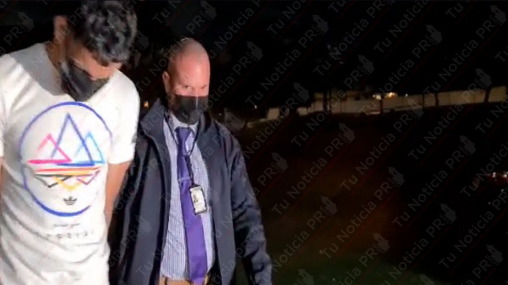  Video: Momento en que hijo del senador Gregorio Mat&iacute;as es llevado a la unidad de drogas 