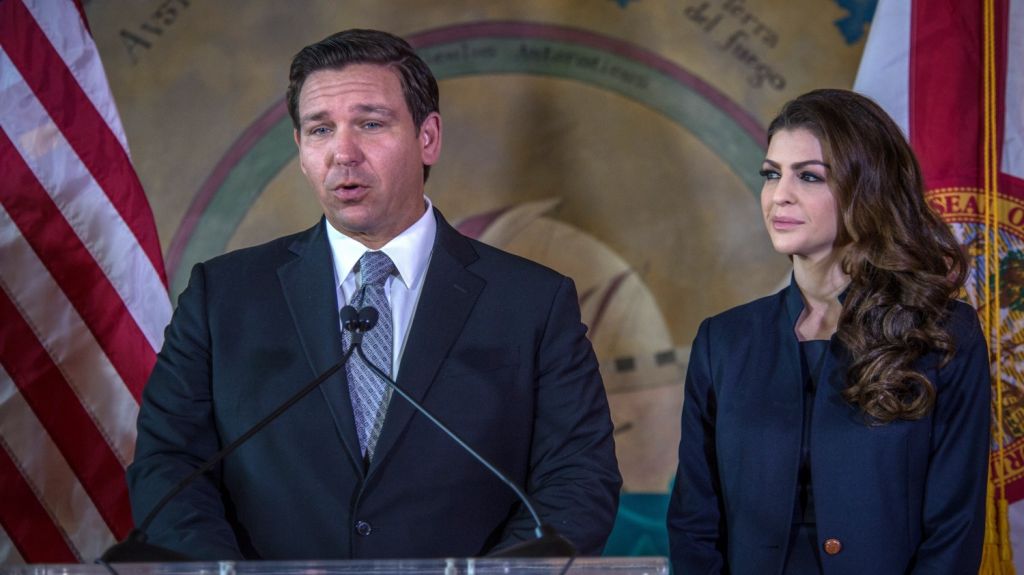  Demandan a Florida por "fallos colosales" en pagos de desempleo por COVID-19 