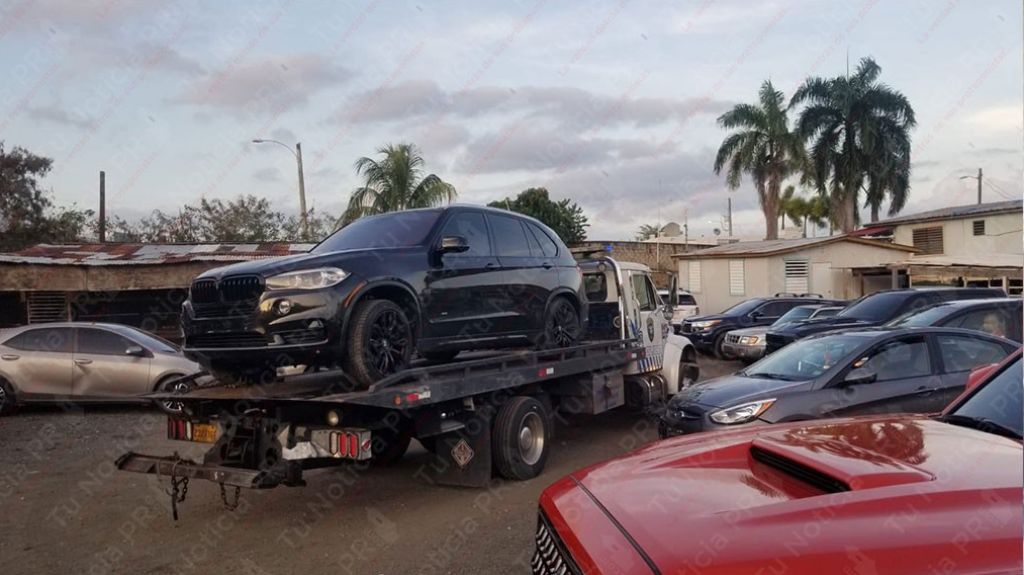  A "tiro limpio" intentan robar una BMW de cuartel de la polic&iacute;a ocupada en la gallera de Cata&ntilde;o 