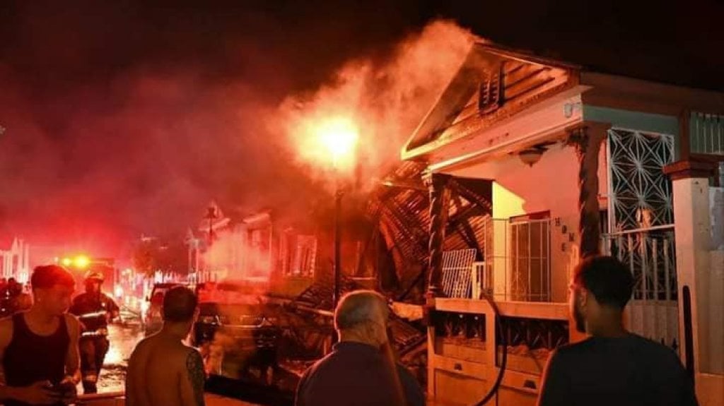  Video:4 residencias incendiadas en Ponce 