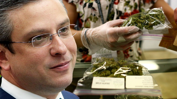 Gobernador Autoriza el uso de marihuana medicinal, Â¿Primera ley por decreto? O Â¿Buscando votos?